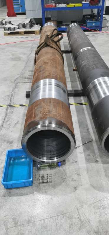 深孔鉆鏜床4.3米長(zhǎng)的工件，內(nèi)孔直徑359mm  出口壁厚差1.5mm