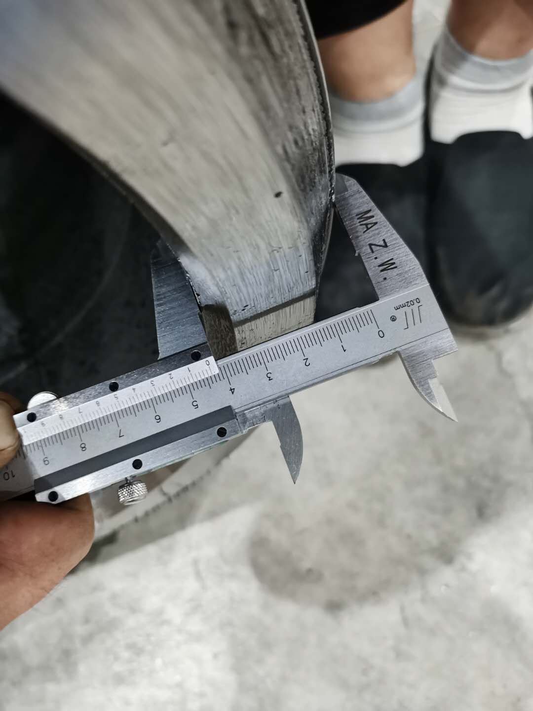 深孔鉆鏜床4.3米長(zhǎng)的工件，內(nèi)孔直徑359mm  出口壁厚差1.5mm